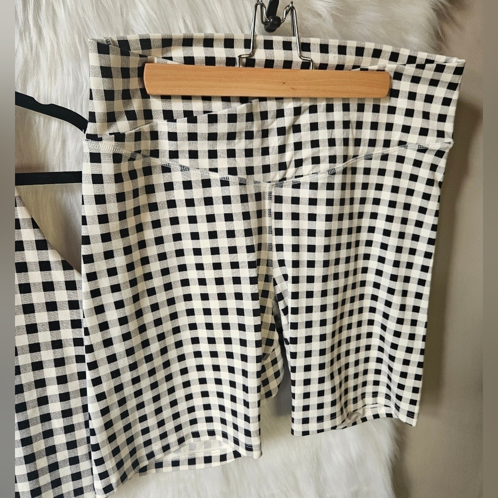 Old Navy Chic Plaid Cropped Top/Shorts Athletic Set - Picture 4 of 10